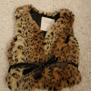 Animal print fuzzy vest by 77 Kids size 4t